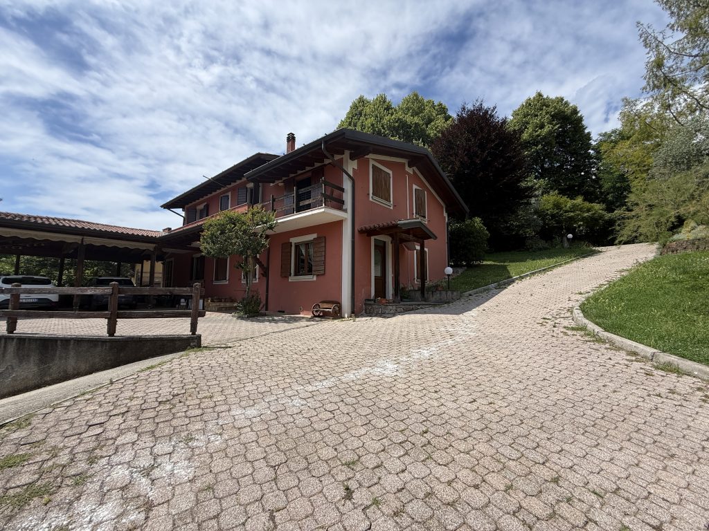 Vendesi proprietà agricola in Franciacorta – Monticelli Brusati (BS)